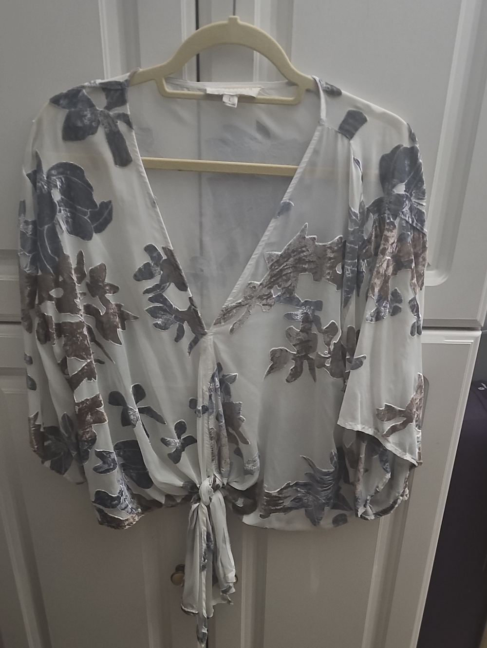 ⚜️Lovestitch Floral Tie-Front Blouse — White with Gray and Brown Print